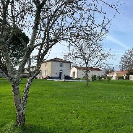 Domaine Des Pierres Blanches - Guest house