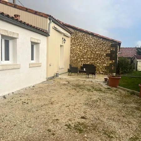 Domaine Des Pierres Blanches - 3*