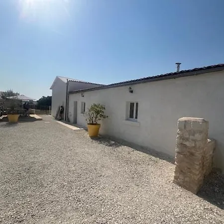 בית הארחה Domaine Des Pierres Blanches -