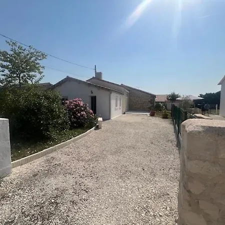 بيت ضيافة Domaine Des Pierres Blanches - 3*