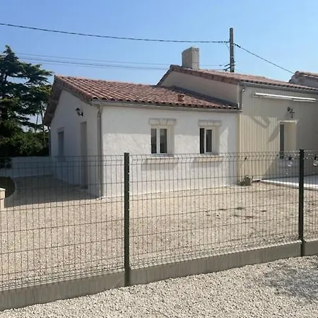 Domaine Des Pierres Blanches - بيت ضيافة Epargnes