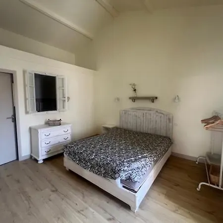 Pensión Domaine Des Pierres Blanches *