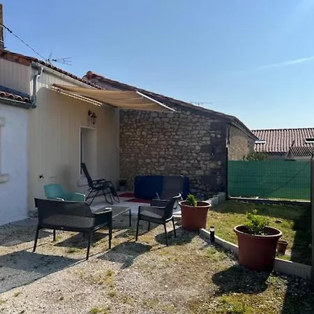 Domaine Des Pierres Blanches - 3*