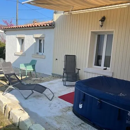 Gasthuis Domaine Des Pierres Blanches -