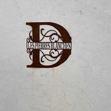 Domaine Des Pierres Blanches - 3*