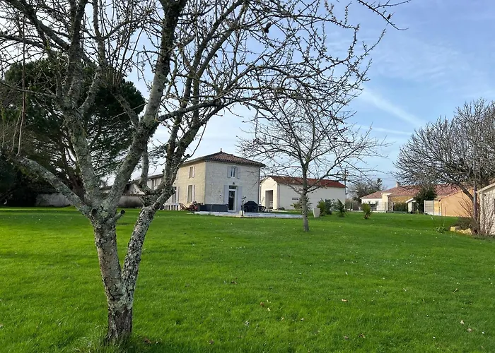 Domaine Des Pierres Blanches Pensión