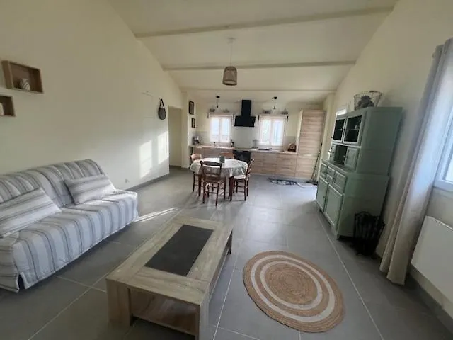 Domaine Des Pierres Blanches - بيت ضيافة