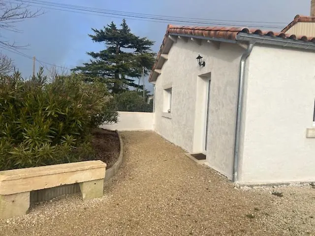 Domaine Des Pierres Blanches - بيت ضيافة