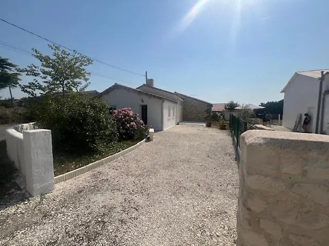 بيت ضيافة Domaine Des Pierres Blanches - 3*