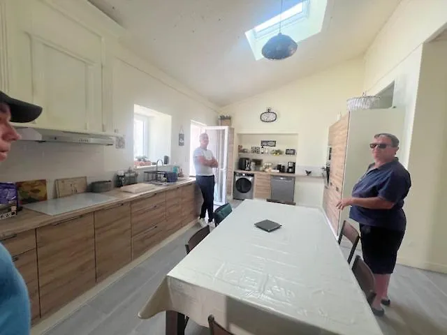 Domaine Des Pierres Blanches - بيت ضيافة Epargnes